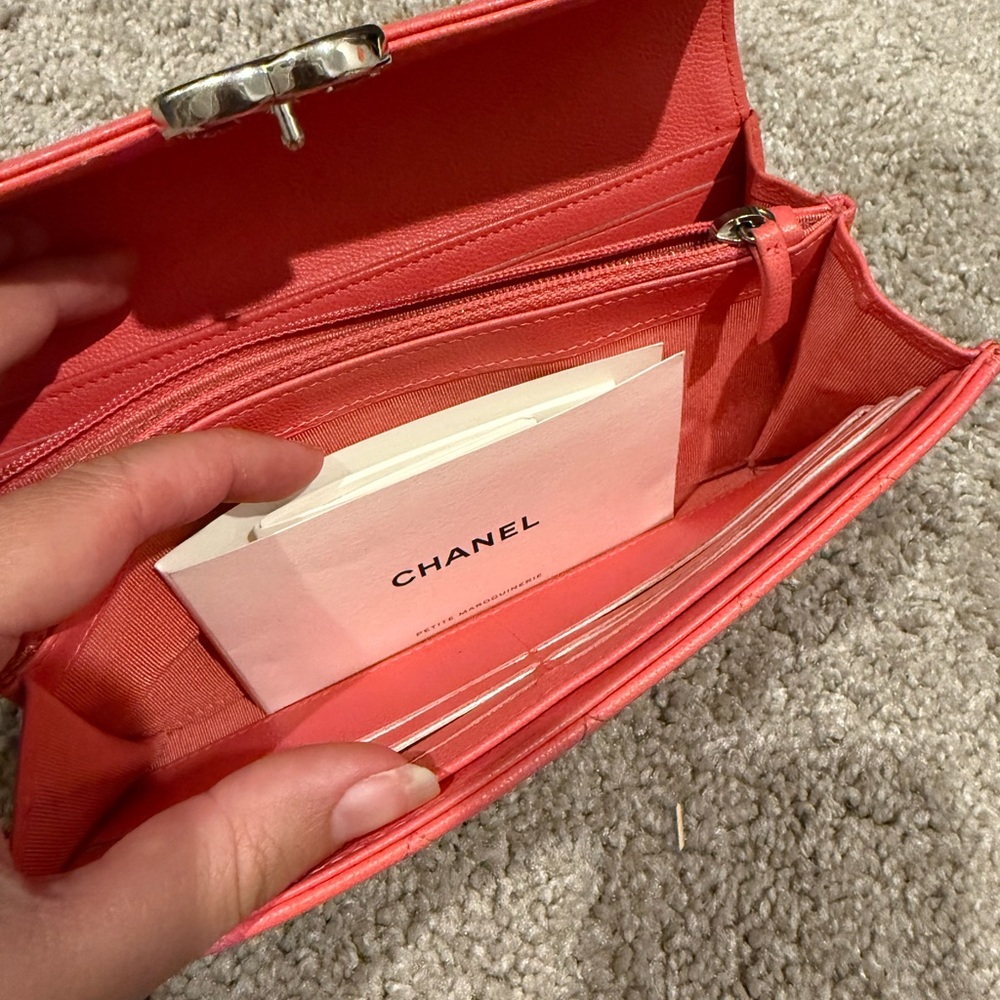 Authentic Chanel Wallet. Serial number intact + paperwork - Picture 14 of 16